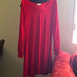 Never warn red dress with lace sleeves.